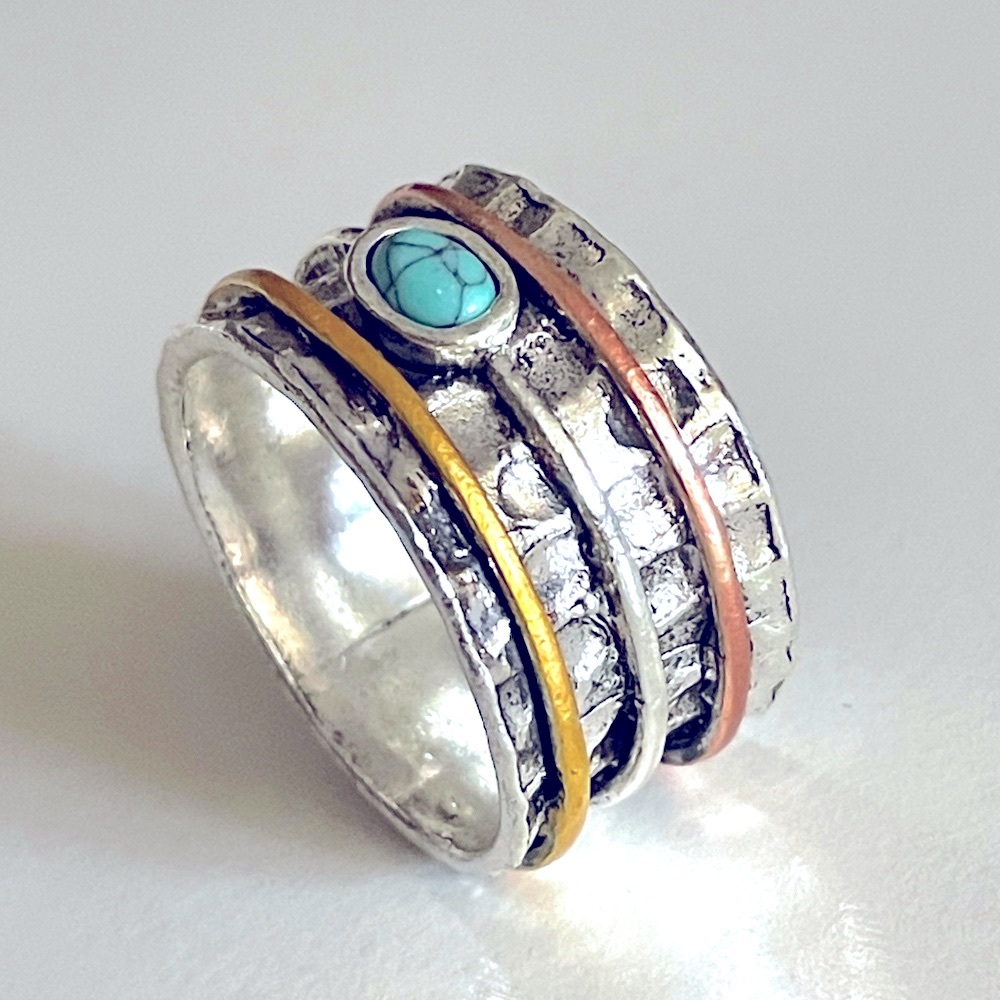 Gorgeous silver hammered r spinner ring size 10